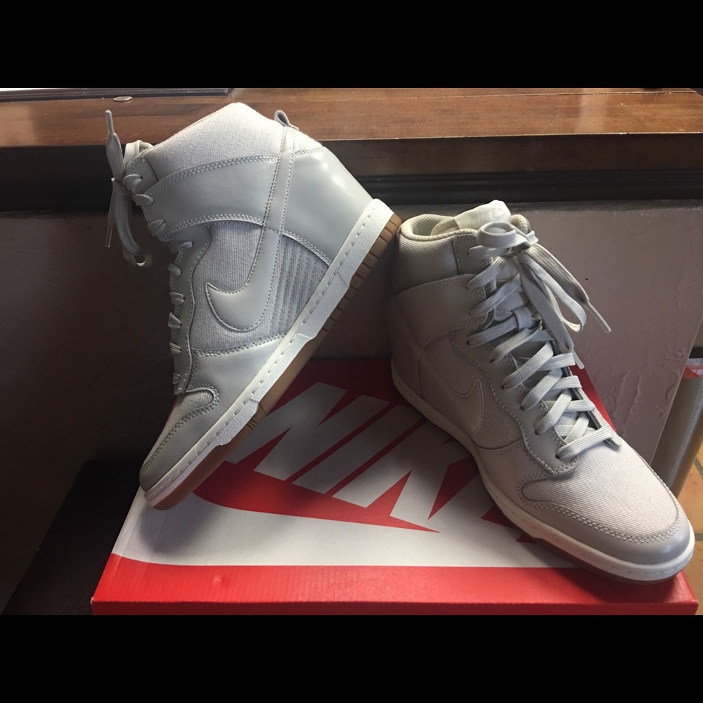 NIKE WOMEN DUNK SKY HI ESSENTIAL- LIGHT BONE-SAIL